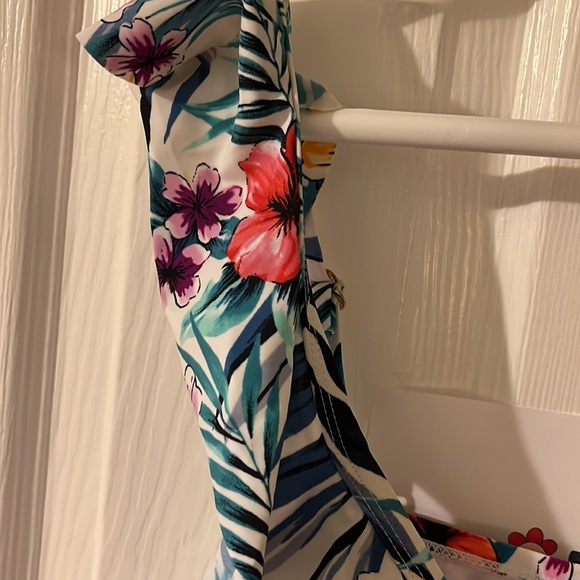 Time and tru floral swim top (6) - Picture 3 of 7